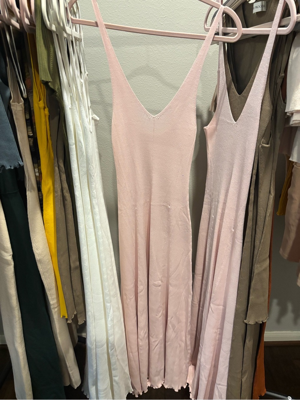 Live The Process Blush Ribbed V-Neck Tank - Picture 2 of 2